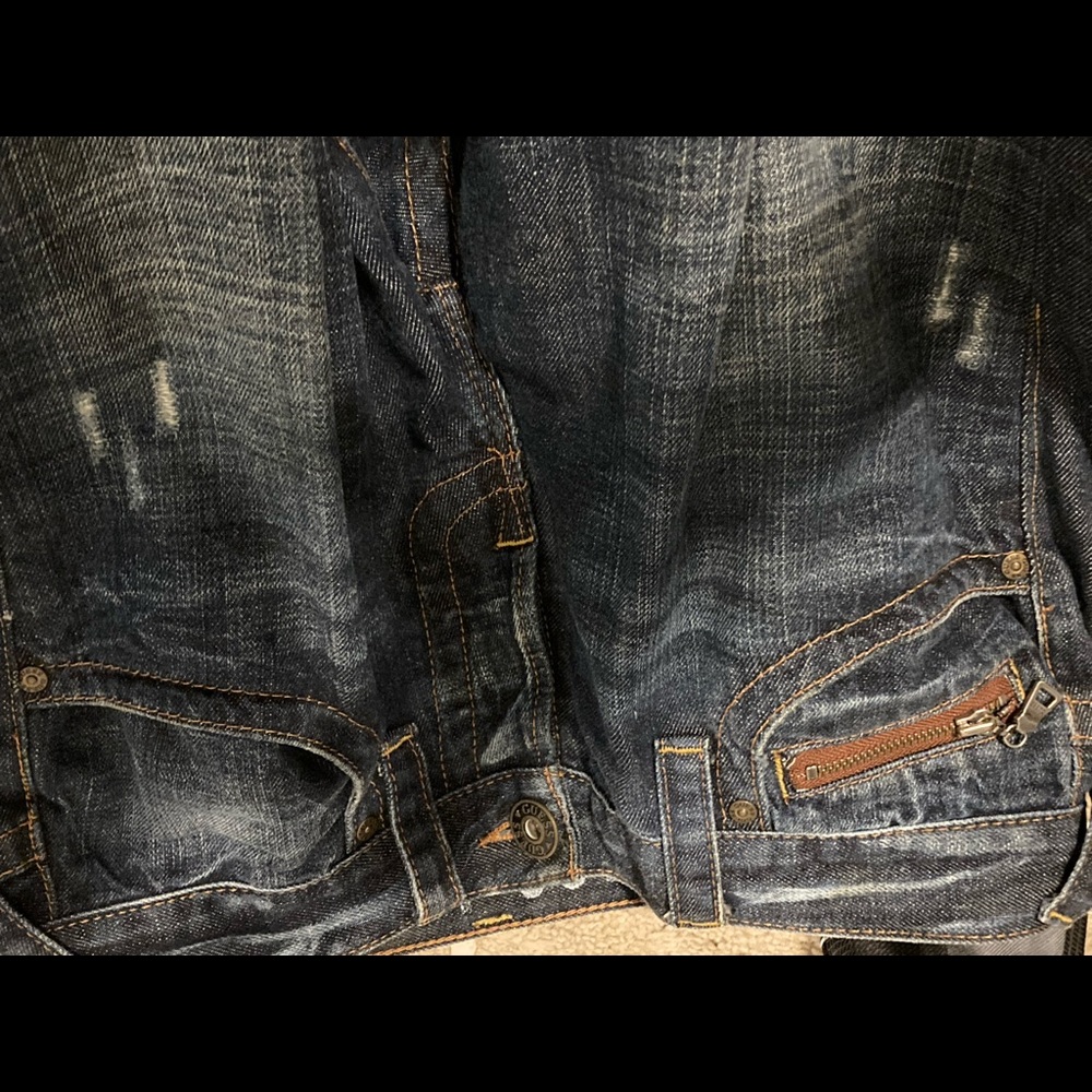 Guess Jeans with zipper pockets & embroidery